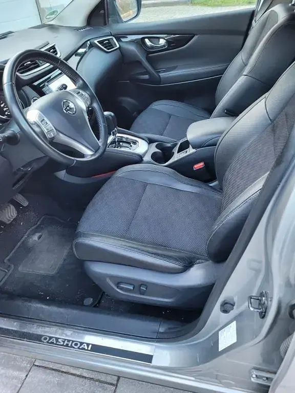 Gebraucht Nissan Qashqai Tekna 131 PS (96 kW) 2016 Silber SUV