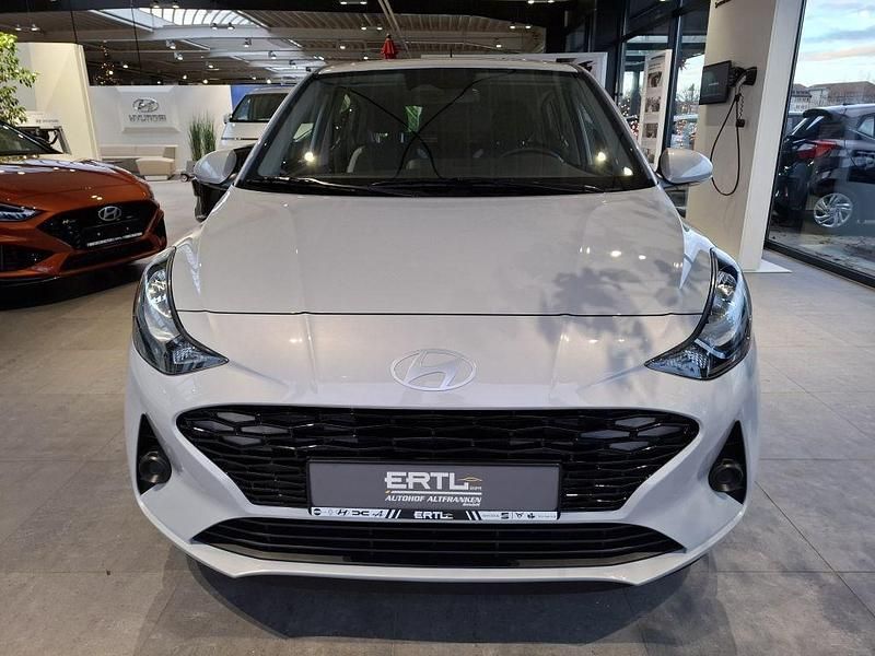 Gebraucht Hyundai i10 Trend 84 PS (61 kW) 2024 Silber Kleinwagen