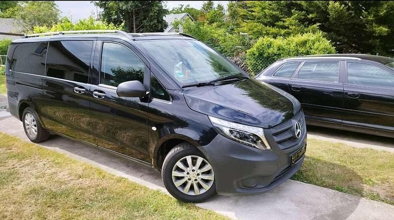 Schwarz Gebraucht 2019 Mercedes Vito Van / Kleinbus | 31.900 € - Bild 1/4