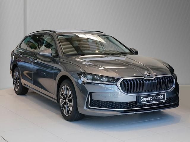 Gebraucht Skoda Superb Selection 150 PS (110 kW) 2024 Graphitegrau metallic Kombi