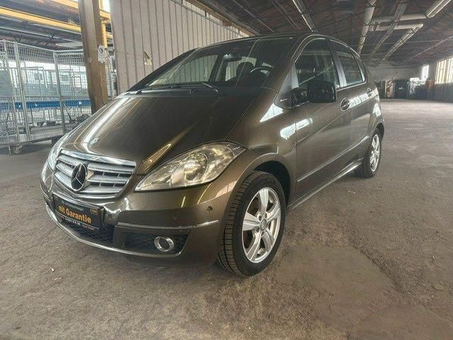 Braun Gebraucht 2011 Mercedes A180 Kleinwagen | 5.250 € (Fairer Preis) - Bild 1/4