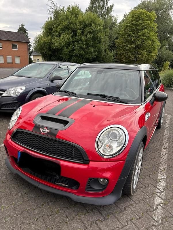Rot Gebraucht 2009 Mini John Cooper Works Clubman Kombi | 8.000 € (Etwas zu teuer) - Bild 1/4