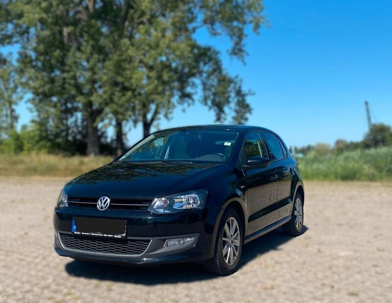 Schwarz Gebraucht 2014 VW Polo Life Limousine | 4.390 € (Guter Preis) - Bild 1/4