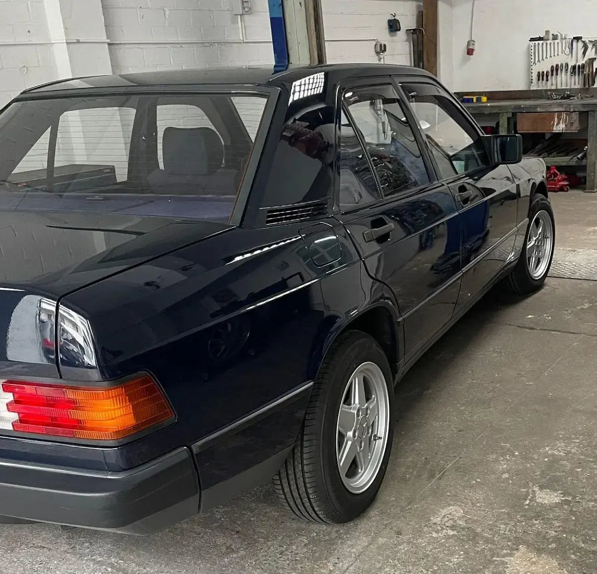 Gebraucht Mercedes 190 132 PS (97 kW) 1987 Blau Limousine
