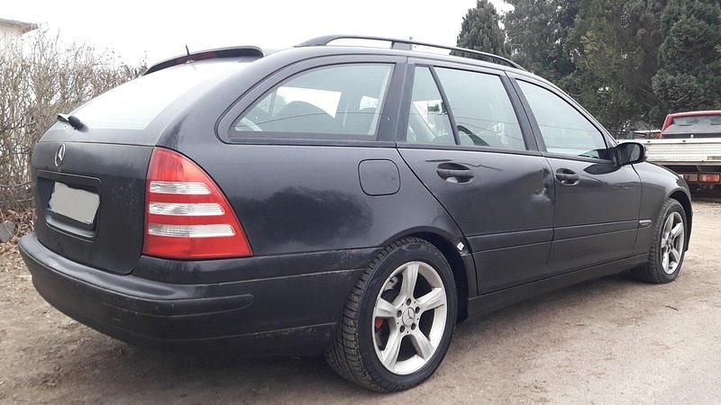 Gebraucht Mercedes C180 Avantgarde 143 PS (105 kW) 2006 Schwarz Kombi