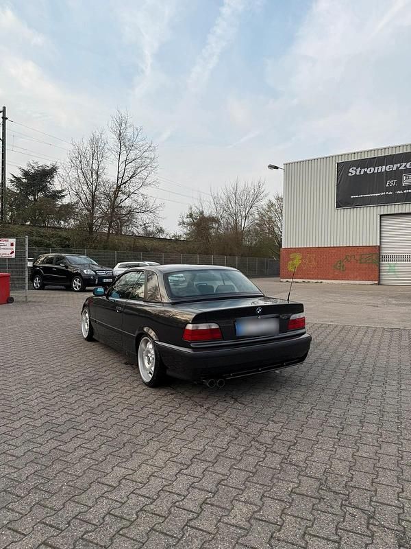 Gebraucht BMW 325 Cabriolet 192 PS (141 kW) 1993 Schwarz Cabrio