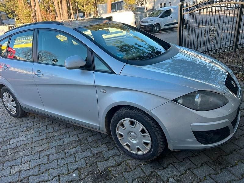 Gebraucht Seat Altea Reference 105 PS (77 kW) 2012 Silber Van / Kleinbus