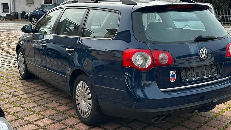 Gebraucht VW Passat 140 PS (102 kW) 2009 Blau Kombi