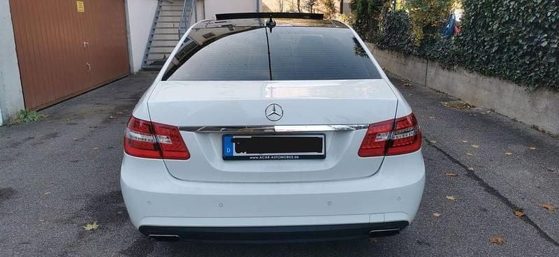 Gebraucht Mercedes E500 AMG 388 PS (285 kW) 2011 Weiß Limousine