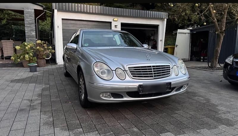 Gebraucht Mercedes E200 Elegance 163 PS (119 kW) 2002 Silber Limousine