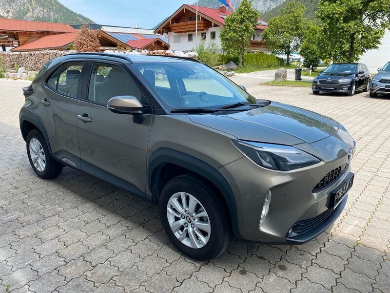 Braun Gebraucht 2023 Toyota Yaris Cross SUV | 24.900 € (Fairer Preis) - Bild 1/4
