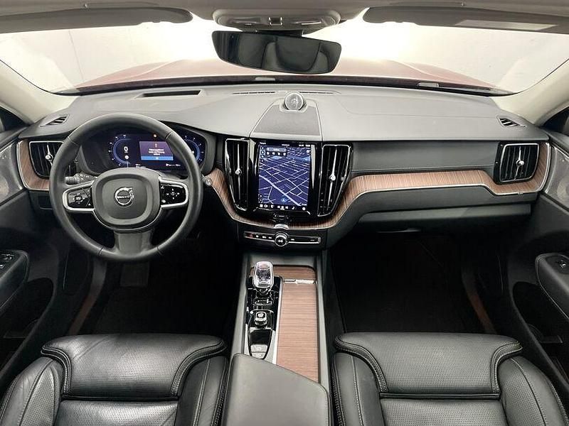 Gebraucht Volvo XC60 Ultimate 197 PS (144 kW) 2023 Fusion red (metallic) SUV