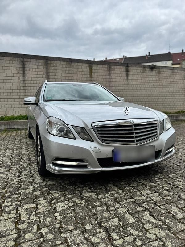 Gebraucht Mercedes E220 Elegance 170 PS (125 kW) 2012 Silber Kombi