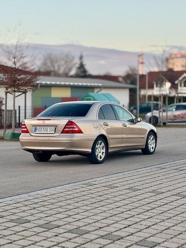 Gebraucht Mercedes C320 218 PS (160 kW) 2005 Gold Limousine