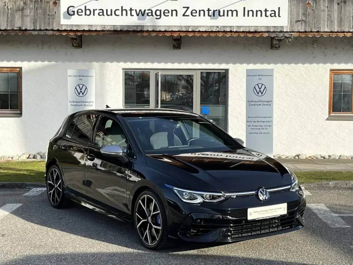 Gebraucht VW Golf VIII R 320 PS (235 kW) 2023 Deep black perleffekt Limousine