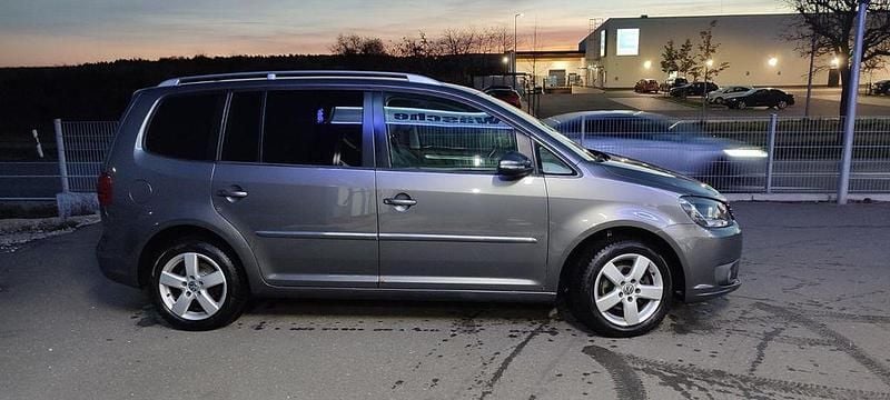 Gebraucht VW Touran Highline 105 PS (77 kW) 2011 Grau Van / Kleinbus