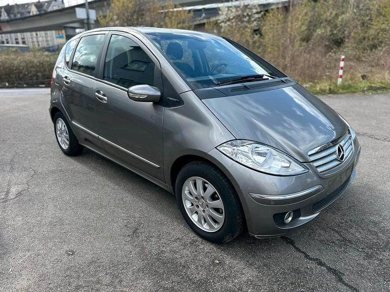 Gebraucht Mercedes A180 109 PS (80 kW) 2005 Gold Kleinwagen