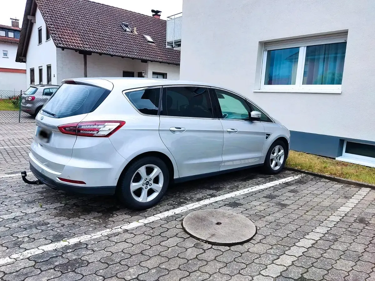 Gebraucht Ford S-MAX Titanium 150 PS (110 kW) 2015 Silber Van / Kleinbus