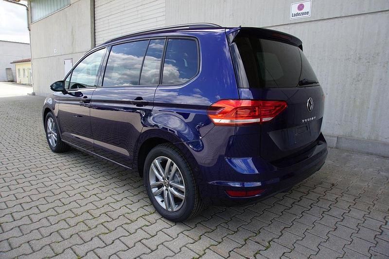 Neu VW Touran 150 PS (110 kW) 2026 Atlantic blau metallic Van / Kleinbus