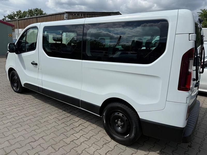 Gebraucht Renault Trafic Life 110 PS (80 kW) 2023 Weiß Van / Kleinbus