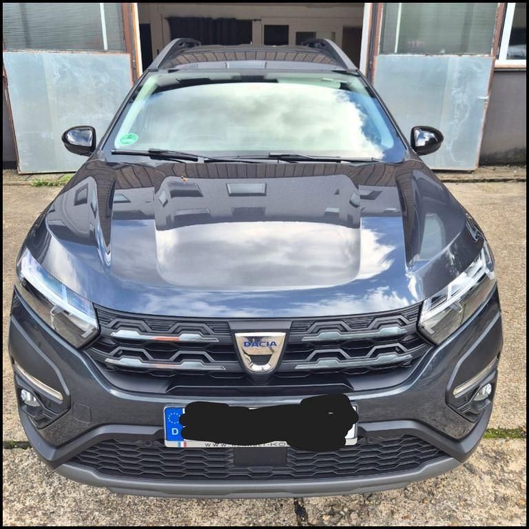 Grau Gebraucht 2022 Dacia Jogger Extreme Van / Kleinbus | 18.200 € (Fairer Preis) - Bild 1/4