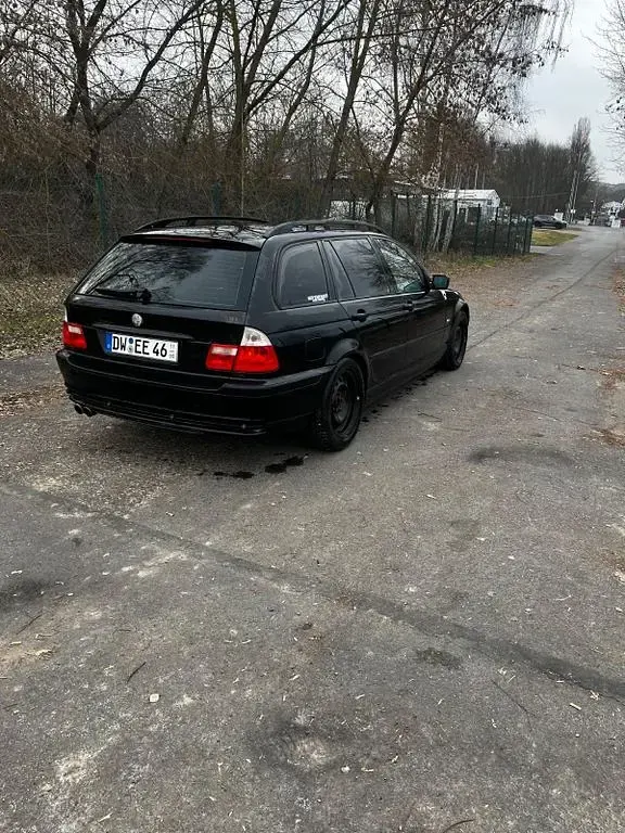 Gebraucht BMW 325 Basis 192 PS (141 kW) 2000 Schwarz Kombi