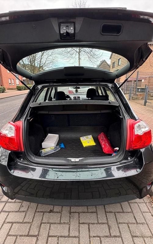 Gebraucht Toyota Auris 126 PS (92 kW) 2012 Schwarz Limousine