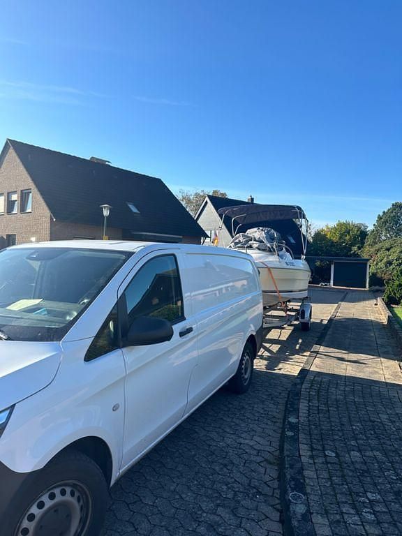 Weiß Gebraucht 2018 Mercedes Vito Van / Kleinbus | 22.500 € - Bild 1/4