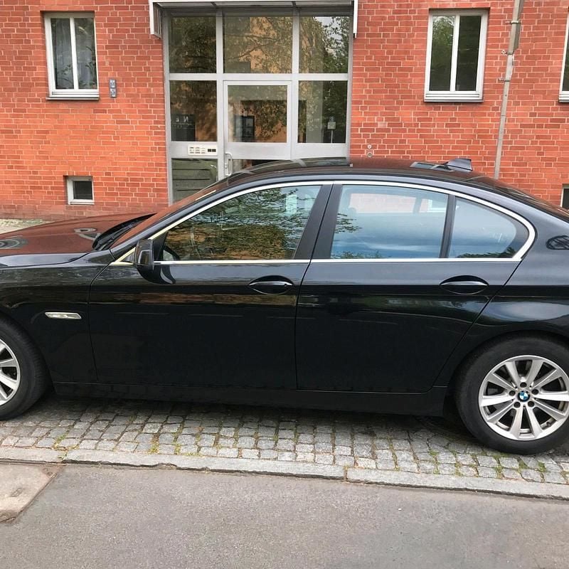 Second-hand BMW 520 184 CP (135 kW) 2011 Negru Berlinǎ