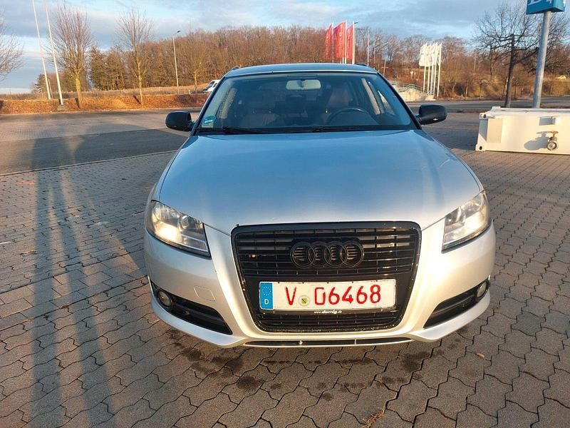 Gebraucht Audi A3 Attraction 105 PS (77 kW) 2011 Silber Kleinwagen