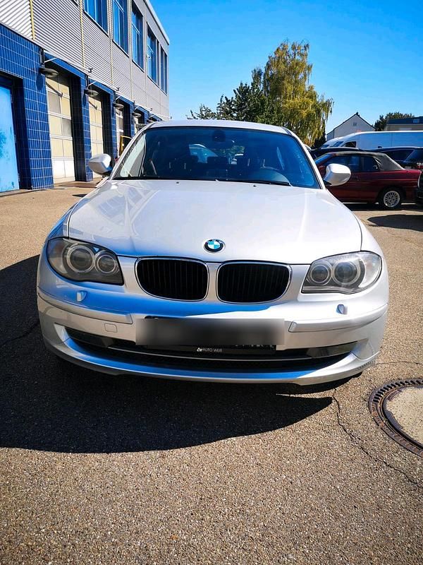 Silber Gebraucht 2012 BMW 118 Kleinwagen | 4.999 € (Guter Preis) - Bild 1/4