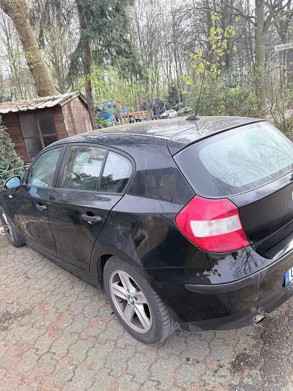 Gebraucht BMW 116 122 PS (89 kW) 2005 Schwarz Kleinwagen
