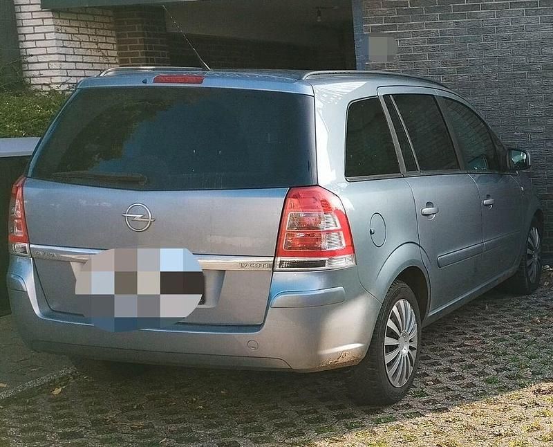 Gebraucht Opel Zafira Edition 110 PS (80 kW) 2010 Grau Van / Kleinbus