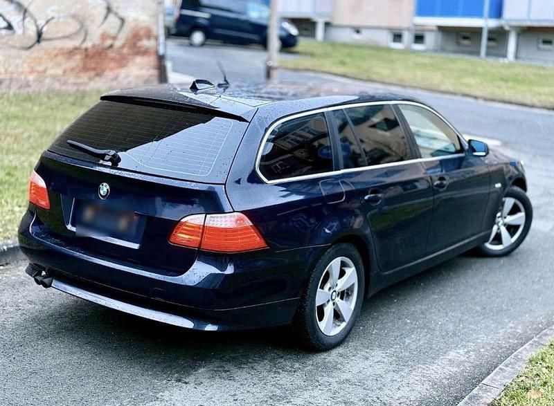 Gebraucht BMW 530 235 PS (172 kW) 2007 Blau Kombi