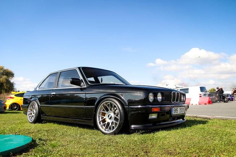 Gebraucht BMW 325 507 PS (372 kW) 1984 Schwarz