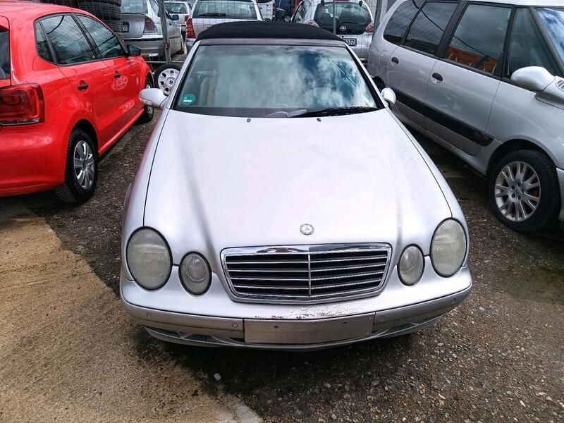 Silber Gebraucht 2003 Mercedes CLK230 Edition Cabrio | 3.200 € - Bild 1/4