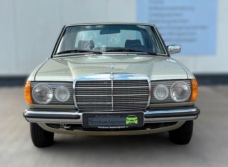 Gebraucht Mercedes E300 88 PS (64 kW) 1981 Grün Limousine
