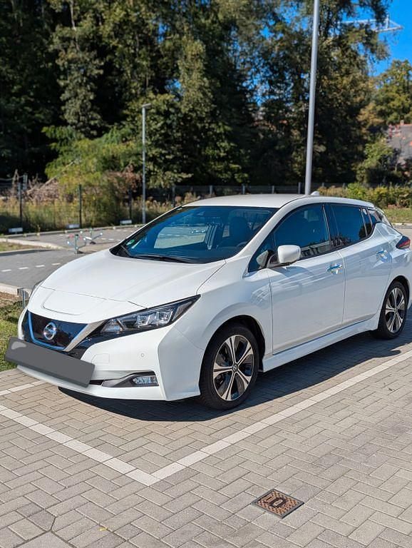 Weiß Gebraucht 2022 Nissan Leaf Tekna Kleinwagen | 14.900 € (Fairer Preis) - Bild 1/4