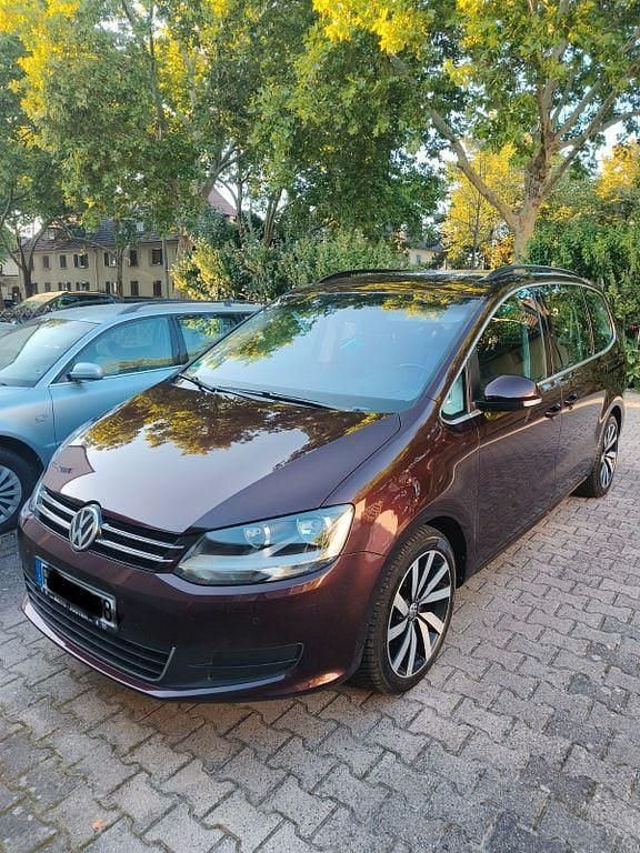 Gebraucht VW Sharan Comfortline 150 PS (110 kW) 2017 Rot Van / Kleinbus