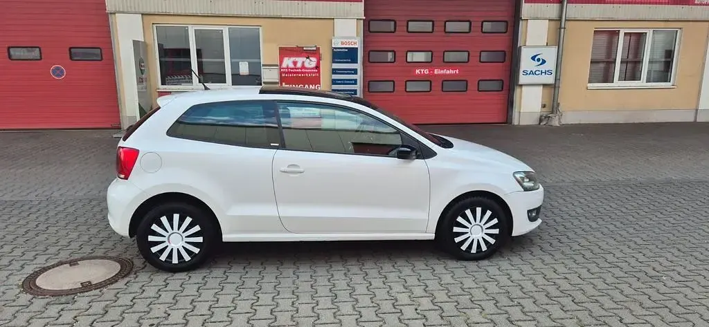 Gebraucht VW Polo Style 69 PS (50 kW) 2011 Weiß Kleinwagen