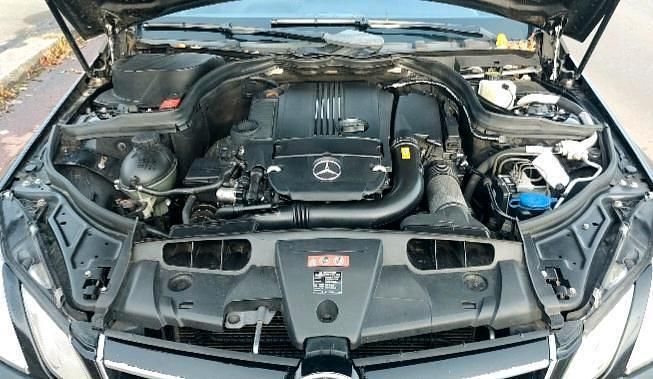 Schwarz Gebraucht 2010 Mercedes E250 Avantgarde Coupé | 8.900 € (Fairer Preis) - Bild 1/4