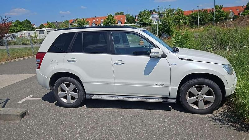 Gebraucht Suzuki Grand Vitara 129 PS (94 kW) 2012 Weiß SUV