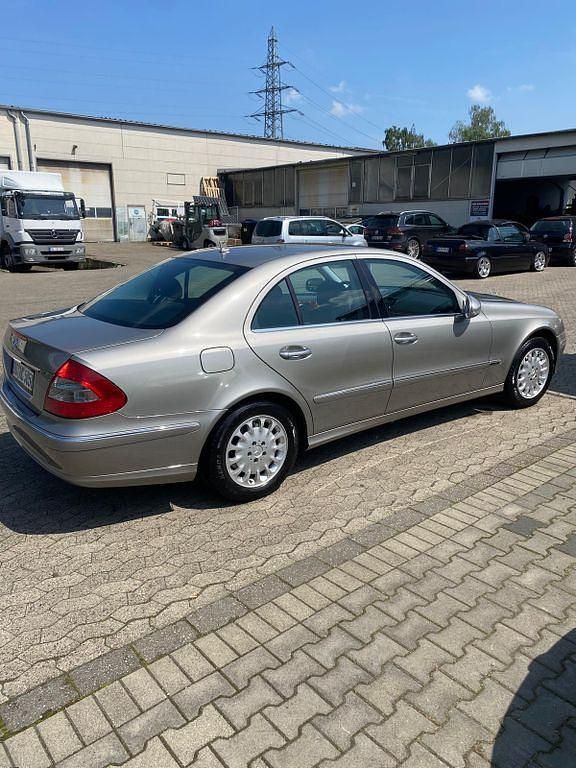 Gebraucht Mercedes E200 Elegance 184 PS (135 kW) 2006 Beige Limousine
