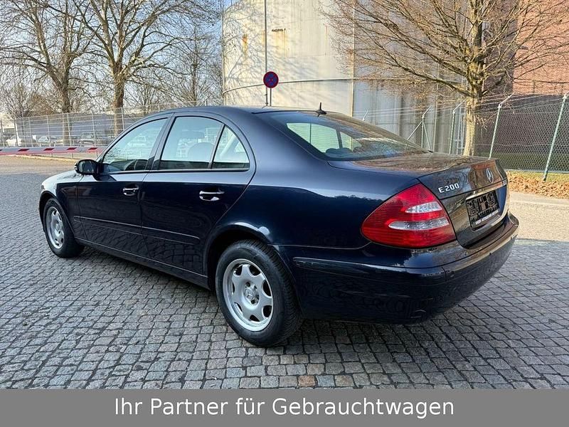 Gebraucht Mercedes E200 Classic 122 PS (89 kW) 2006 Blau Limousine