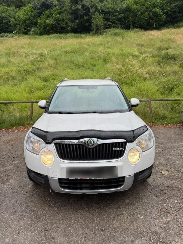 Weiß Gebraucht 2013 Skoda Yeti SUV | 7.200 € (Superpreis) - Bild 1/4