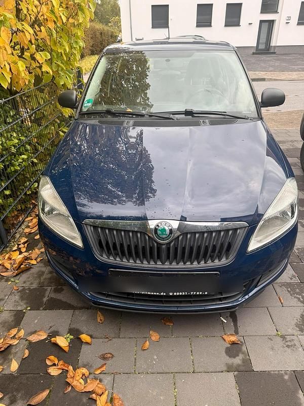 Blau Gebraucht 2012 Skoda Fabia Kleinwagen | 3.500 € - Bild 1/4