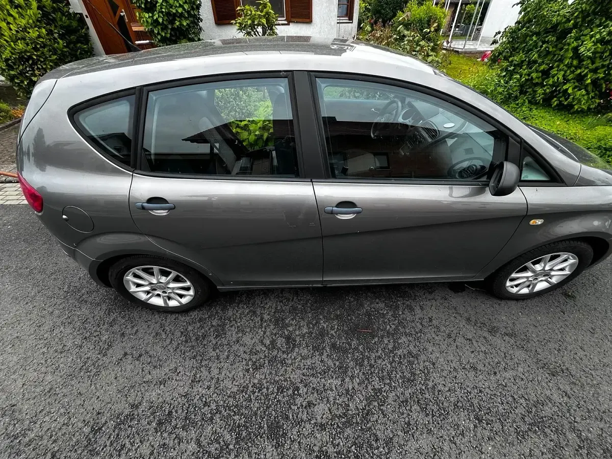 Używany Seat Altea 102 KM (75 kW) 2008 Szary Sedan/Limuzyna