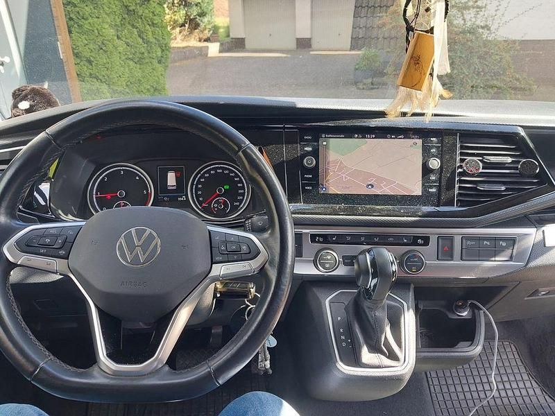 Second-hand VW Multivan 150 CP (110 kW) 2021 Bej Monovolum