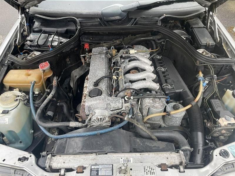 Second-hand Mercedes E250 94 CP (69 kW) 1990 Argintiu Break