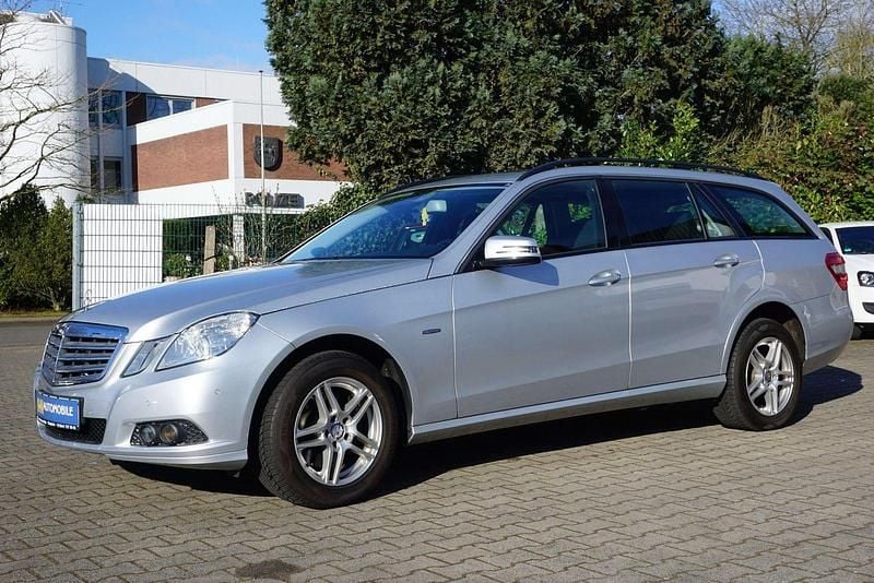 Gebraucht Mercedes E250 204 PS (150 kW) 2011 Iridiumsilber  metalliclack Kombi